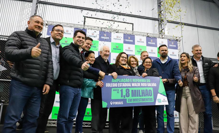 Estado entrega reforma e quadra coberta aguardada há anos em escola de Pinhais