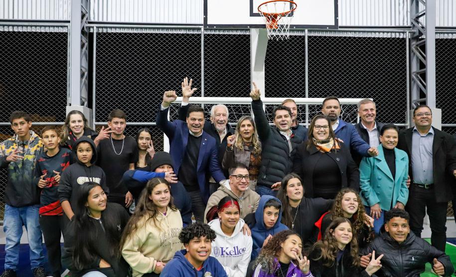 Estado entrega reforma e quadra coberta aguardada há anos em escola de Pinhais