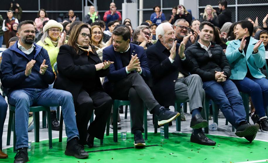 Estado entrega reforma e quadra coberta aguardada há anos em escola de Pinhais