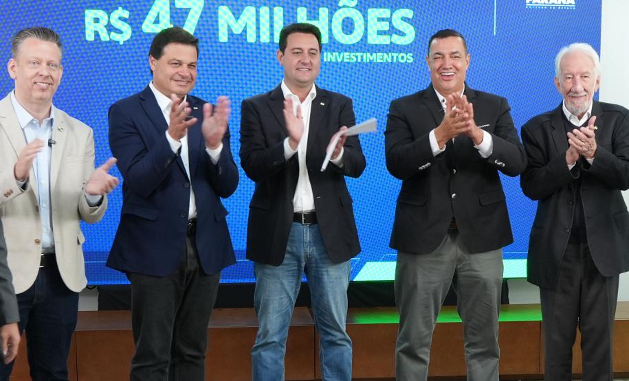 Ratinho Junior confirma mais de R$ 453 milhões para obras em 11 municípios