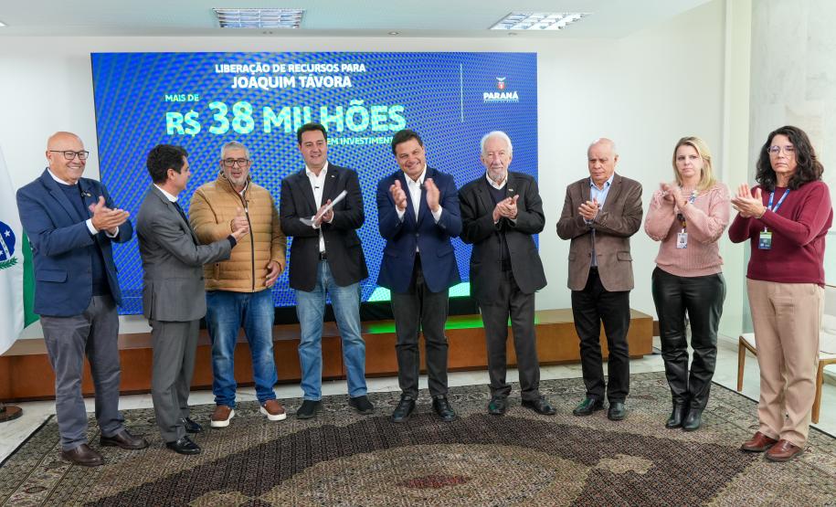 Ratinho Junior confirma mais de R$ 453 milhões para obras em 11 municípios