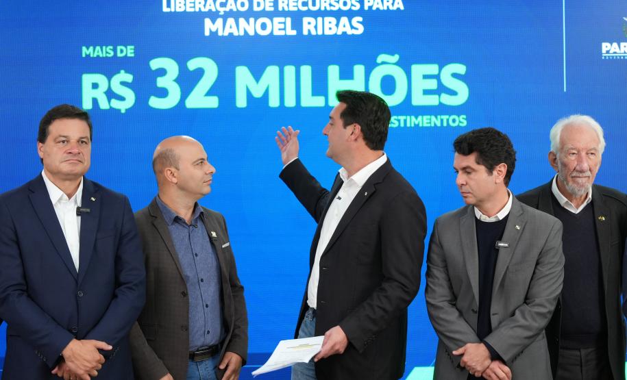Ratinho Junior confirma mais de R$ 453 milhões para obras em 11 municípios