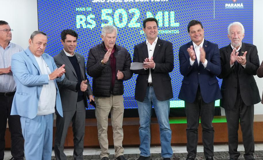 Ratinho Junior confirma mais de R$ 453 milhões para obras em 11 municípios