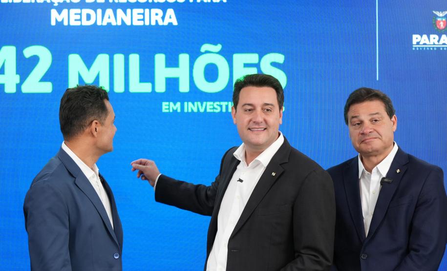 Ratinho Junior confirma mais de R$ 453 milhões para obras em 11 municípios