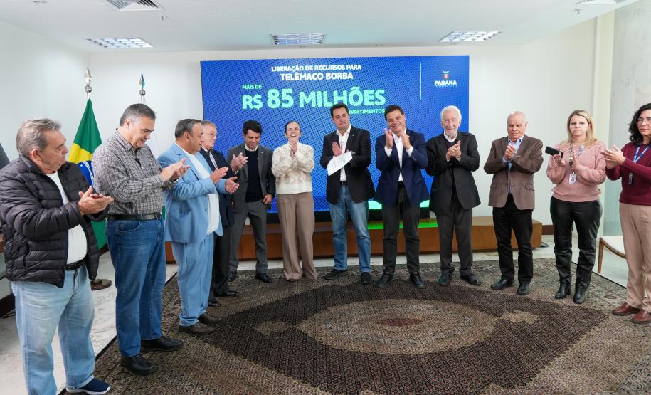 Ratinho Junior confirma mais de R$ 453 milhões para obras em 11 municípios