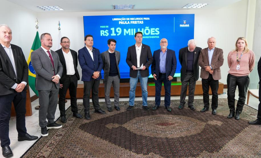 Ratinho Junior confirma mais de R$ 453 milhões para obras em 11 municípios