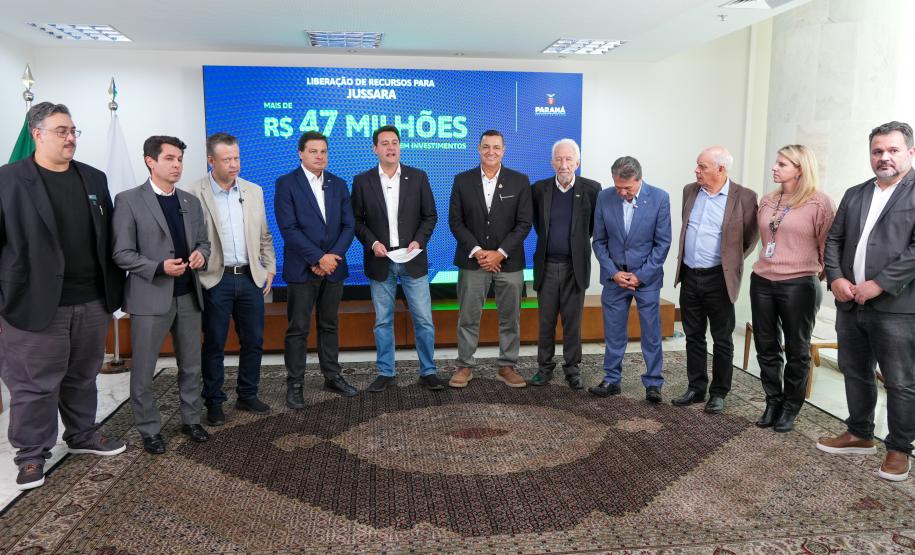 Ratinho Junior confirma mais de R$ 453 milhões para obras em 11 municípios