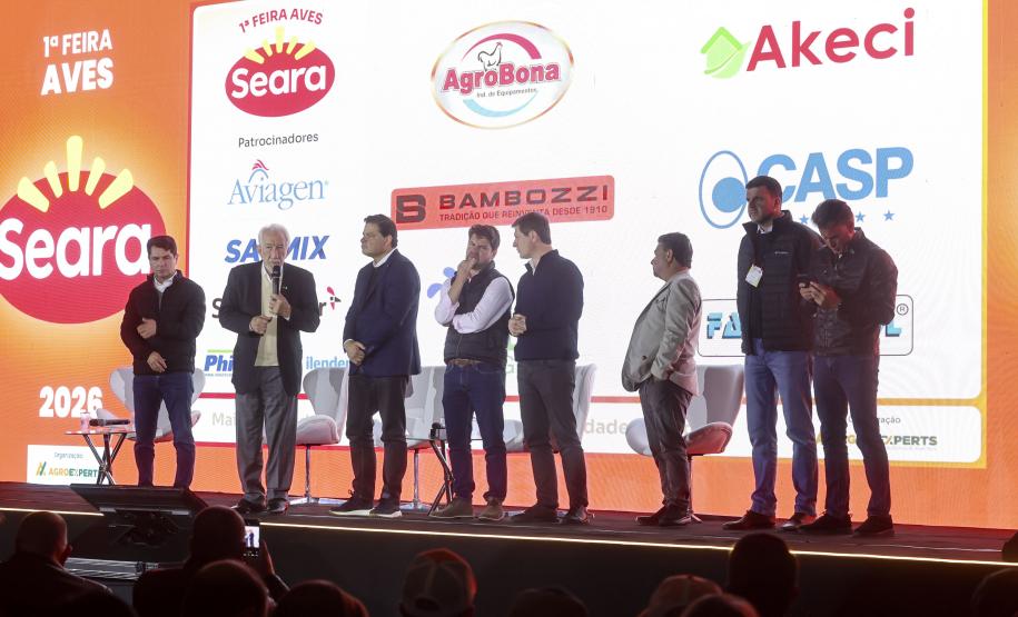 Governador em exercício destaca produção avícola paranaense em evento do setor
