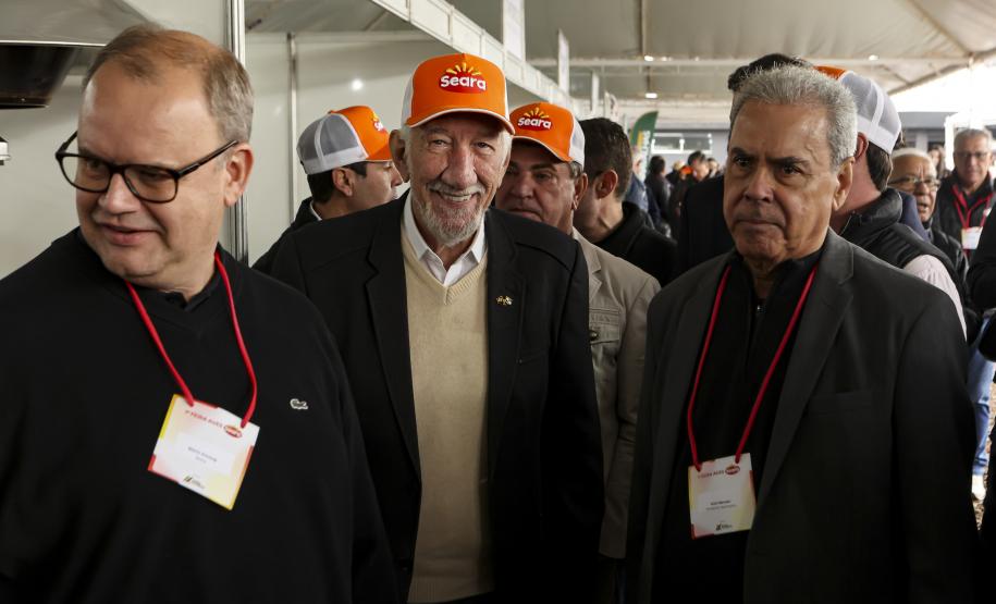 Governador em exercício destaca produção avícola paranaense em evento do setor