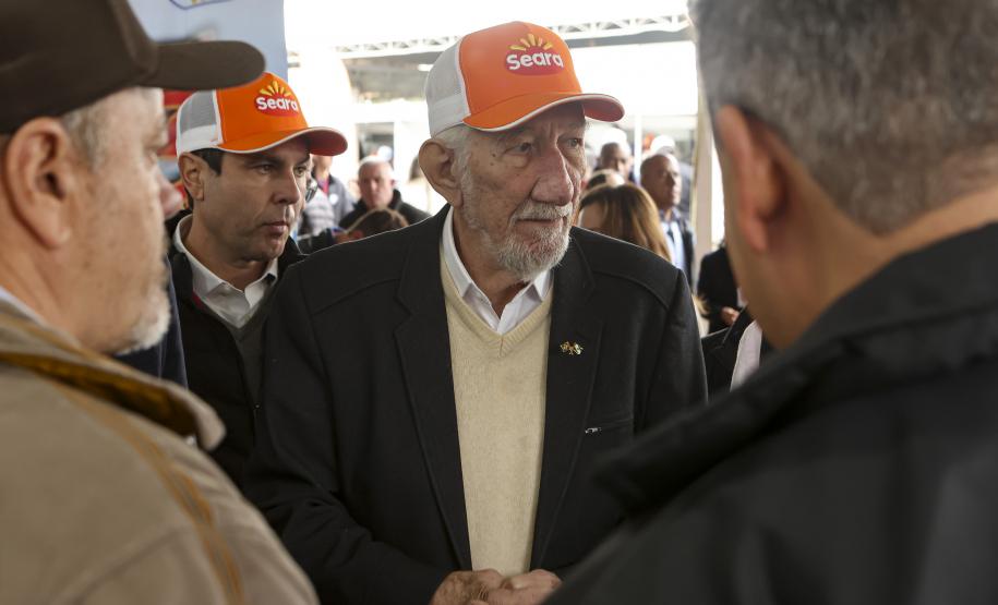 Governador em exercício destaca produção avícola paranaense em evento do setor