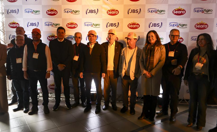 Governador em exercício destaca produção avícola paranaense em evento do setor