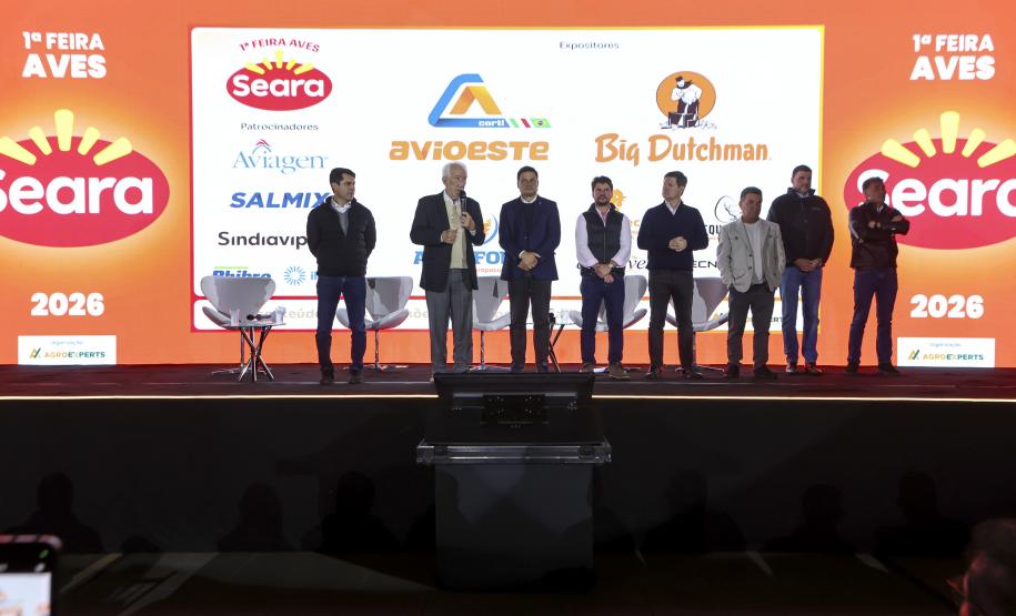 Governador em exercício destaca produção avícola paranaense em evento do setor