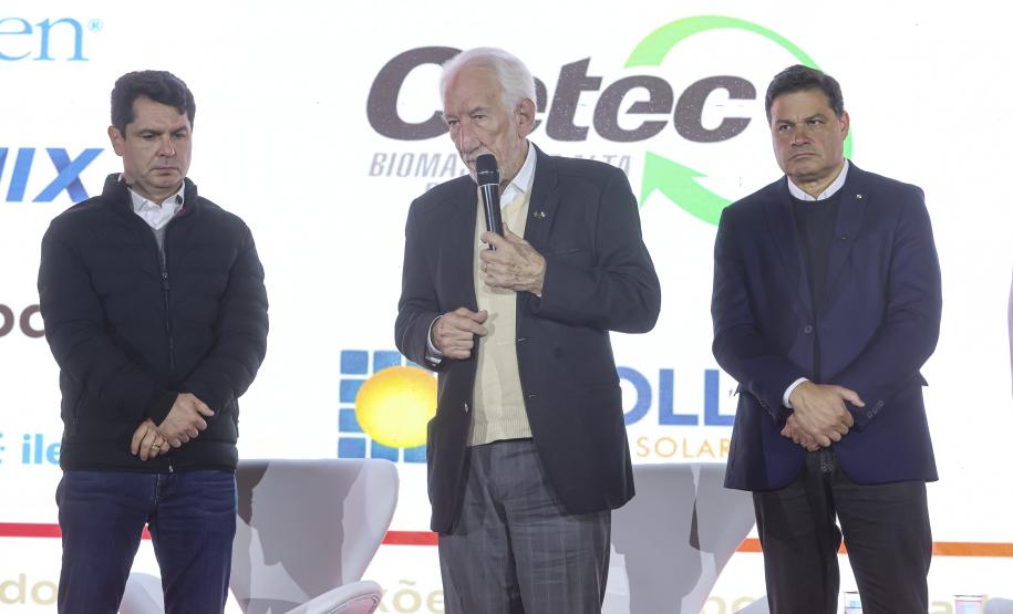 Governador em exercício destaca produção avícola paranaense em evento do setor