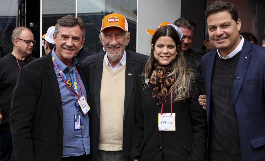 Governador em exercício destaca produção avícola paranaense em evento do setor