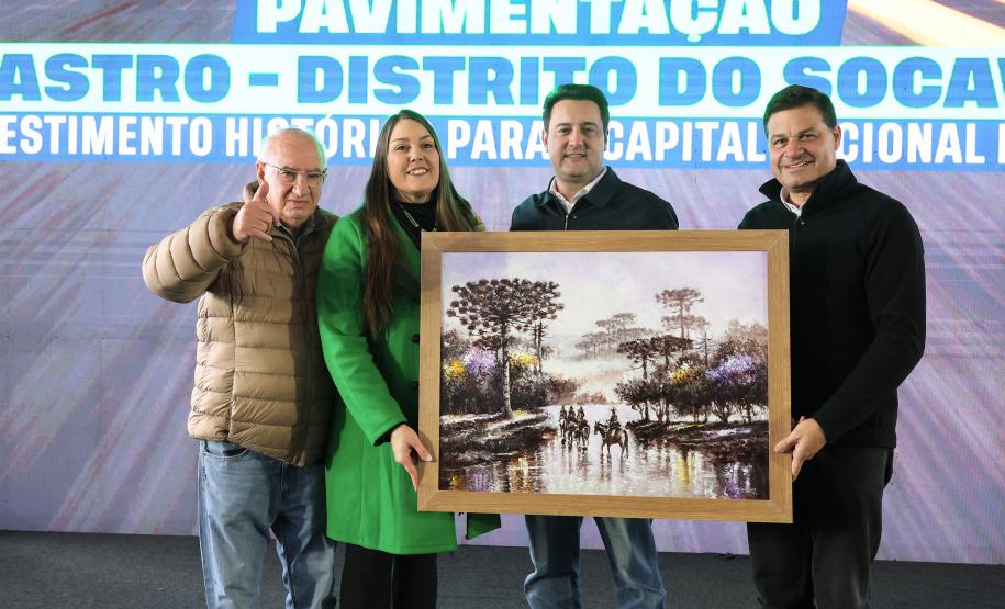 Governador autoriza início das obras de pavimentação da Estrada do Socavão, em Castro
