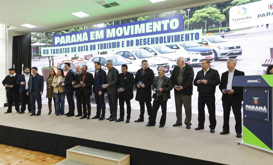 Em reunião com taxistas, governador destaca linha de crédito para a categoria
