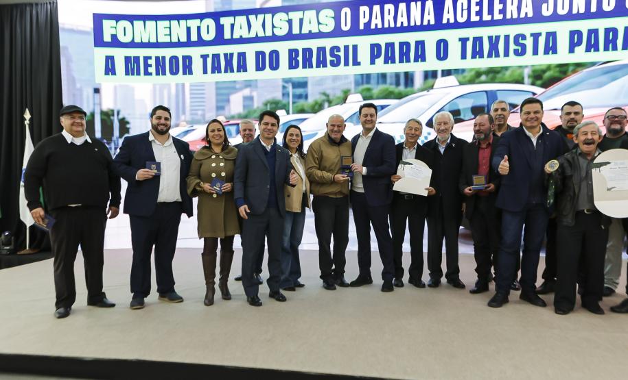 Em reunião com taxistas, governador destaca linha de crédito para a categoria