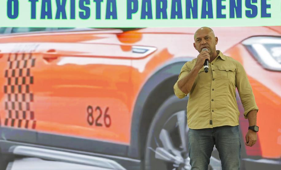 Em reunião com taxistas, governador destaca linha de crédito para a categoria