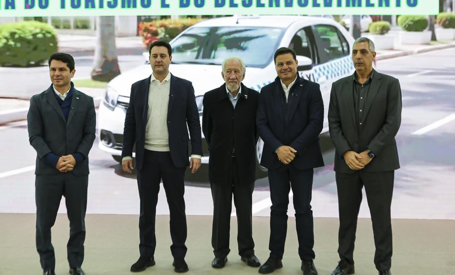 Em reunião com taxistas, governador destaca linha de crédito para a categoria