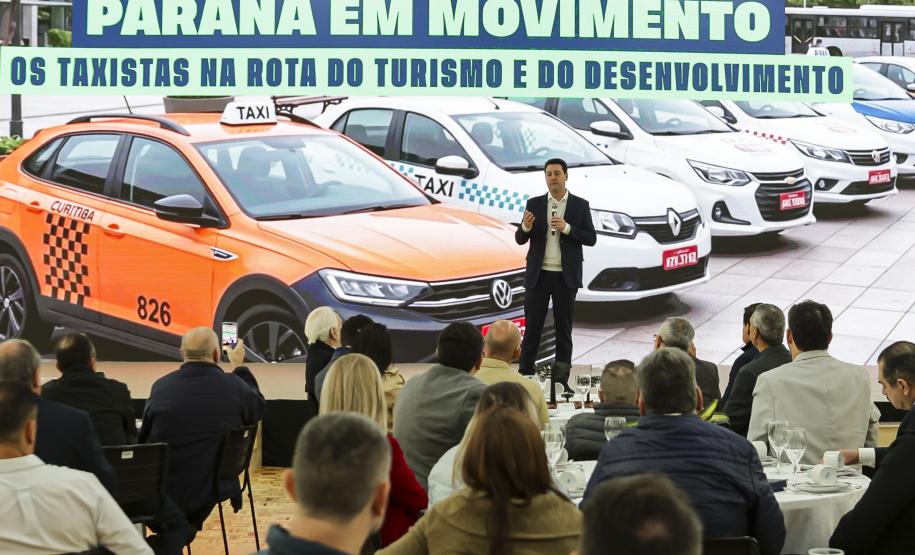 Em reunião com taxistas, governador destaca linha de crédito para a categoria