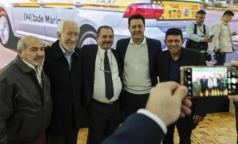 Em reunião com taxistas, governador destaca linha de crédito para a categoria