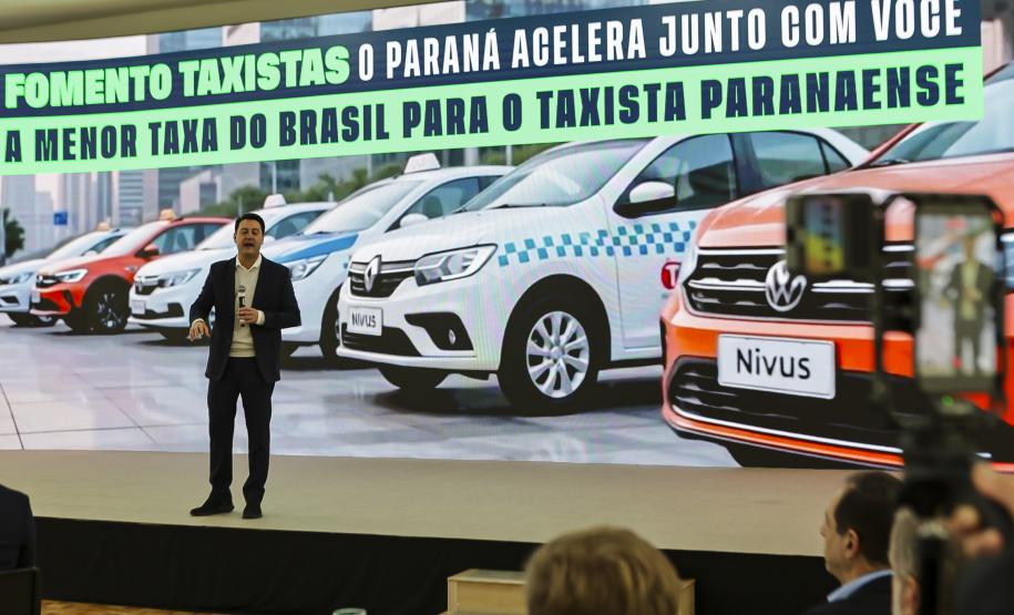 Em reunião com taxistas, governador destaca linha de crédito para a categoria