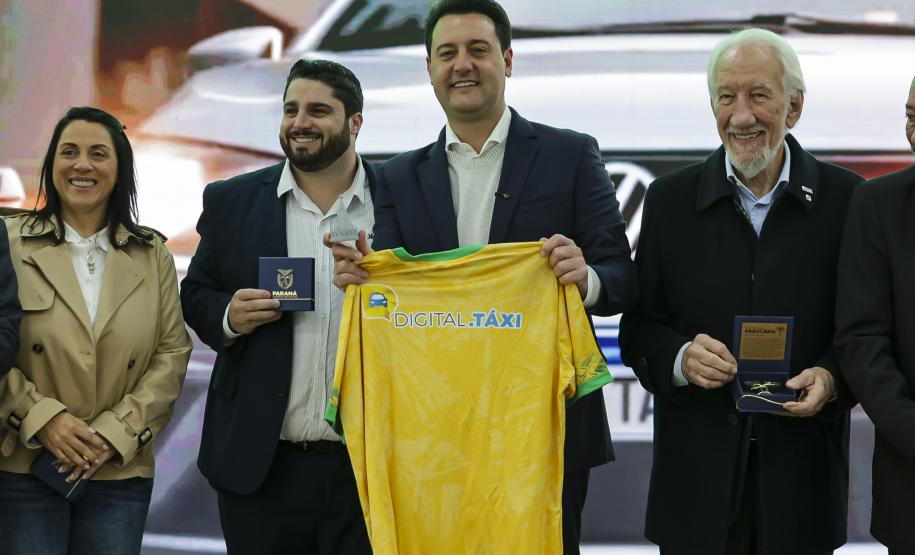 Em reunião com taxistas, governador destaca linha de crédito para a categoria