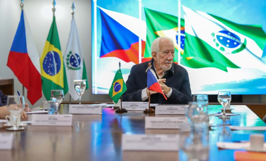 Paraná apresenta ambiente de negócios a empresas tchecas em encontro no Palácio Iguaçu