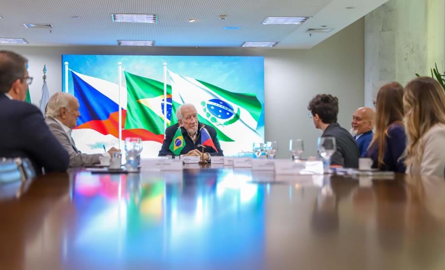 Paraná apresenta ambiente de negócios a empresas tchecas em encontro no Palácio Iguaçu
