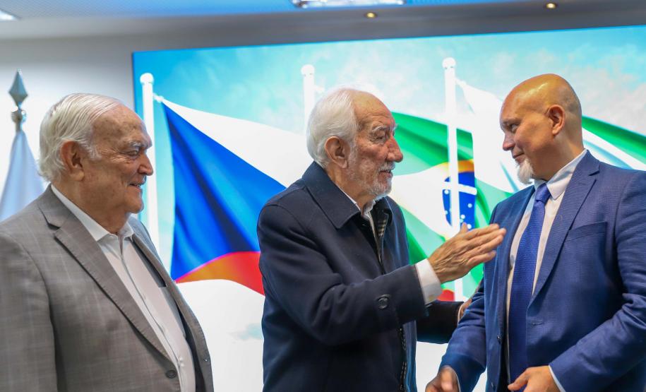 Paraná apresenta ambiente de negócios a empresas tchecas em encontro no Palácio Iguaçu