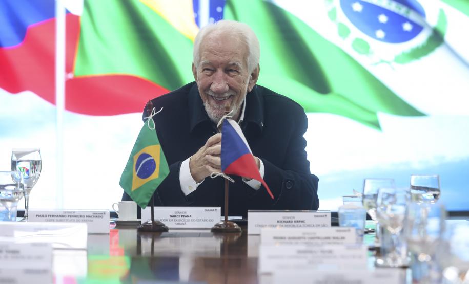 Paraná apresenta ambiente de negócios a empresas tchecas em encontro no Palácio Iguaçu