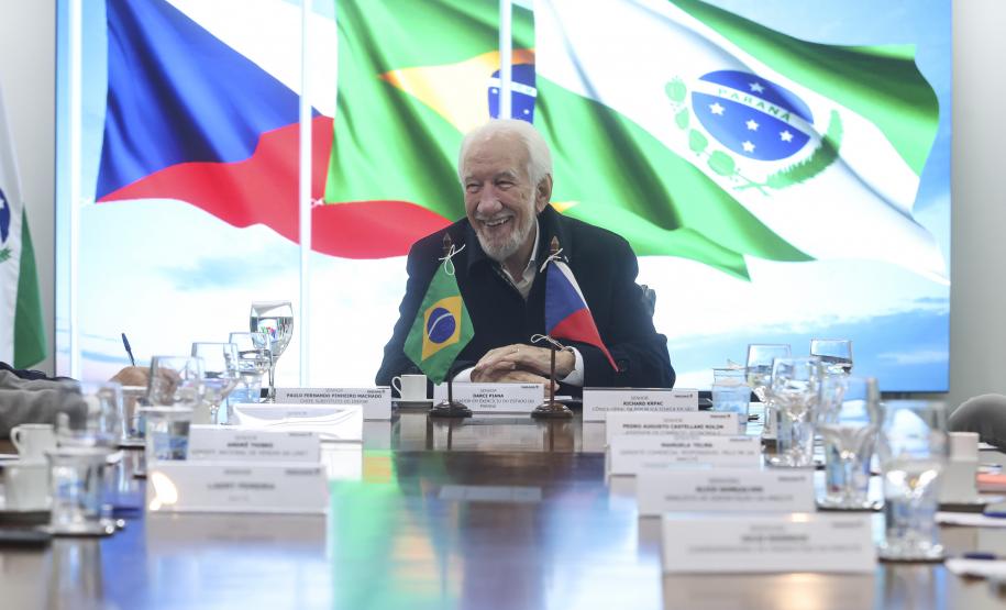 Paraná apresenta ambiente de negócios a empresas tchecas em encontro no Palácio Iguaçu