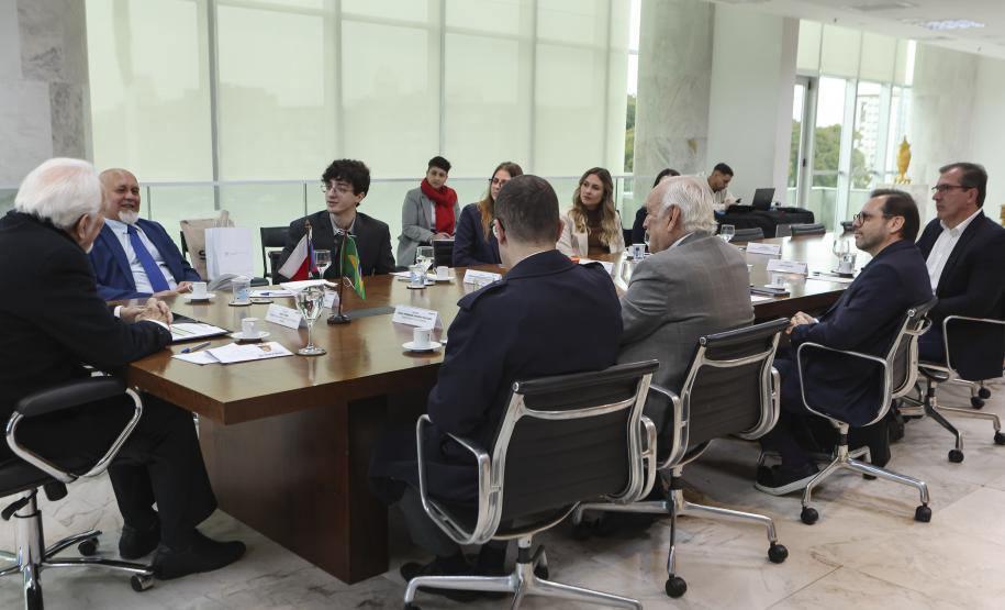 Paraná apresenta ambiente de negócios a empresas tchecas em encontro no Palácio Iguaçu