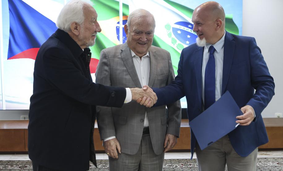 Paraná apresenta ambiente de negócios a empresas tchecas em encontro no Palácio Iguaçu