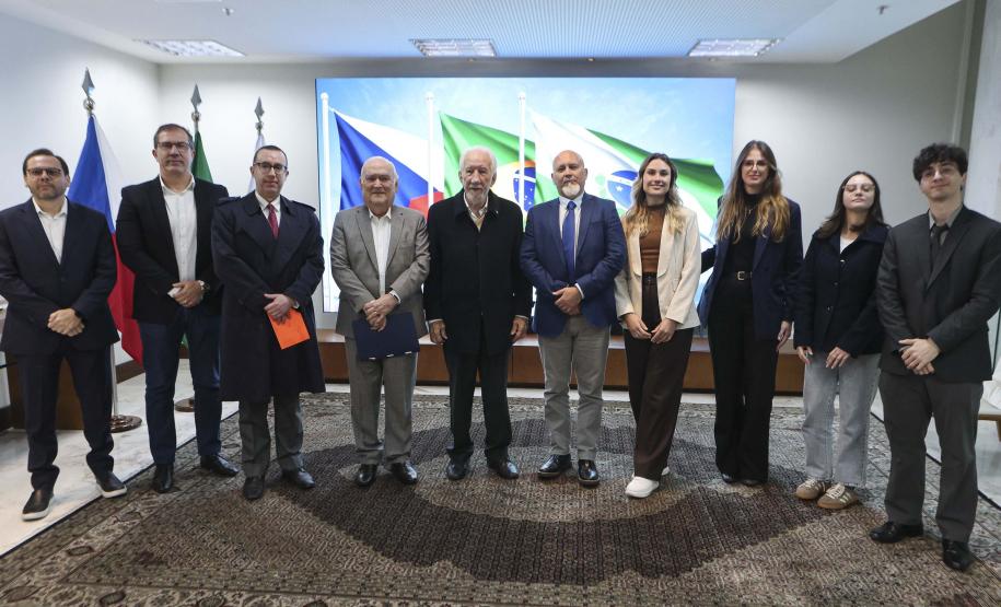 Paraná apresenta ambiente de negócios a empresas tchecas em encontro no Palácio Iguaçu