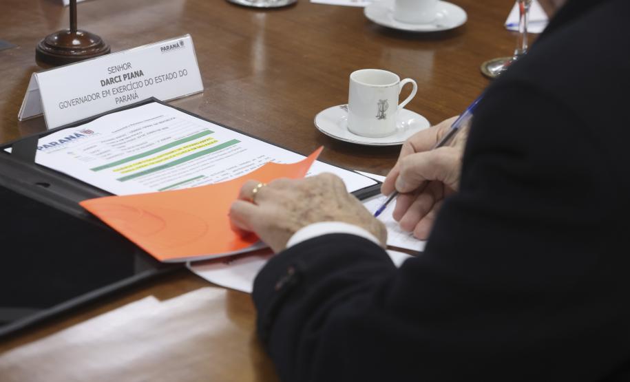 Paraná apresenta ambiente de negócios a empresas tchecas em encontro no Palácio Iguaçu