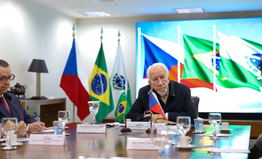 Paraná apresenta ambiente de negócios a empresas tchecas em encontro no Palácio Iguaçu