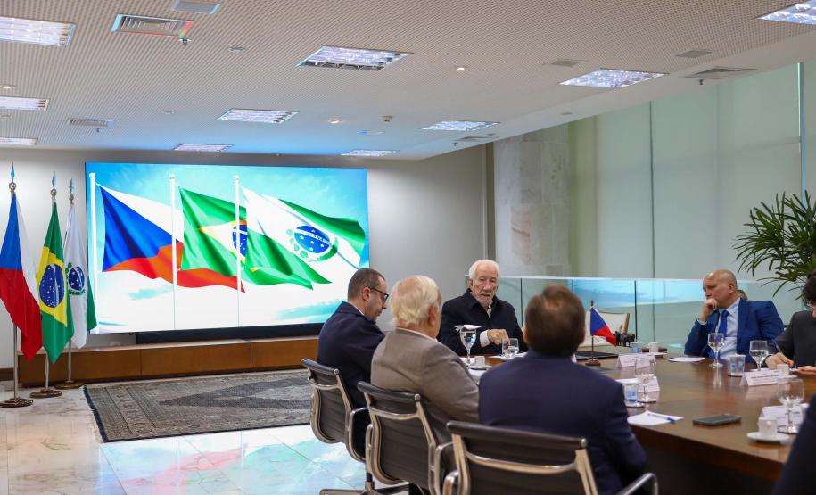 Paraná apresenta ambiente de negócios a empresas tchecas em encontro no Palácio Iguaçu