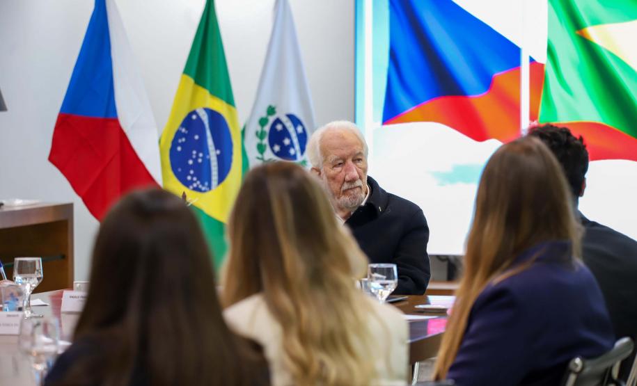 Paraná apresenta ambiente de negócios a empresas tchecas em encontro no Palácio Iguaçu