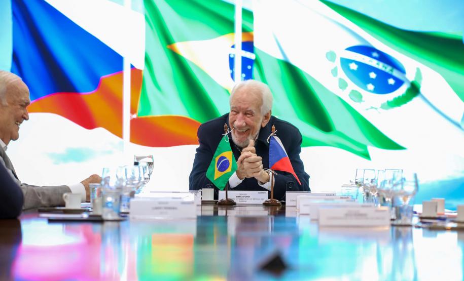 Paraná apresenta ambiente de negócios a empresas tchecas em encontro no Palácio Iguaçu