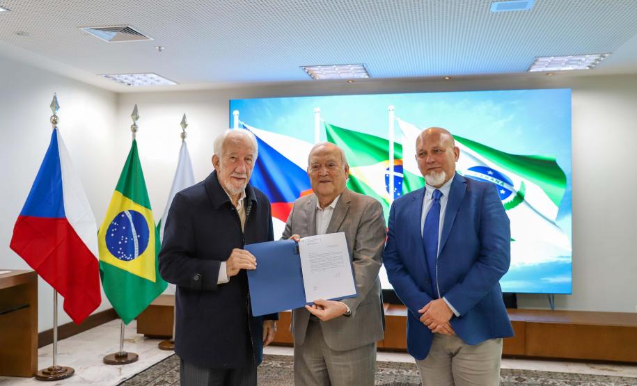 Paraná apresenta ambiente de negócios a empresas tchecas em encontro no Palácio Iguaçu