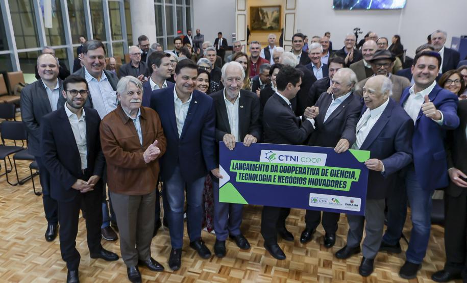 Paraná ganha cooperativa inédita para transformar ciência em negócios inovadores