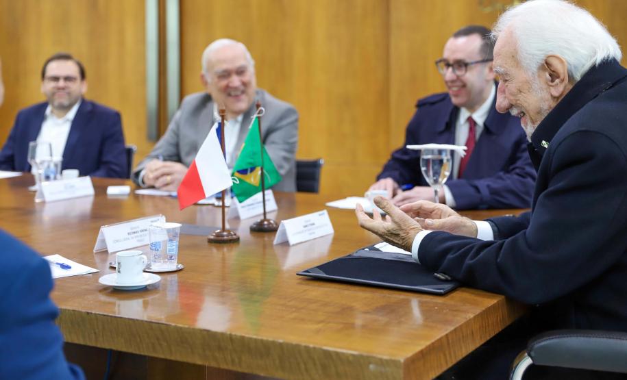 Paraná apresenta ambiente de negócios a empresas tchecas em encontro no Palácio Iguaçu