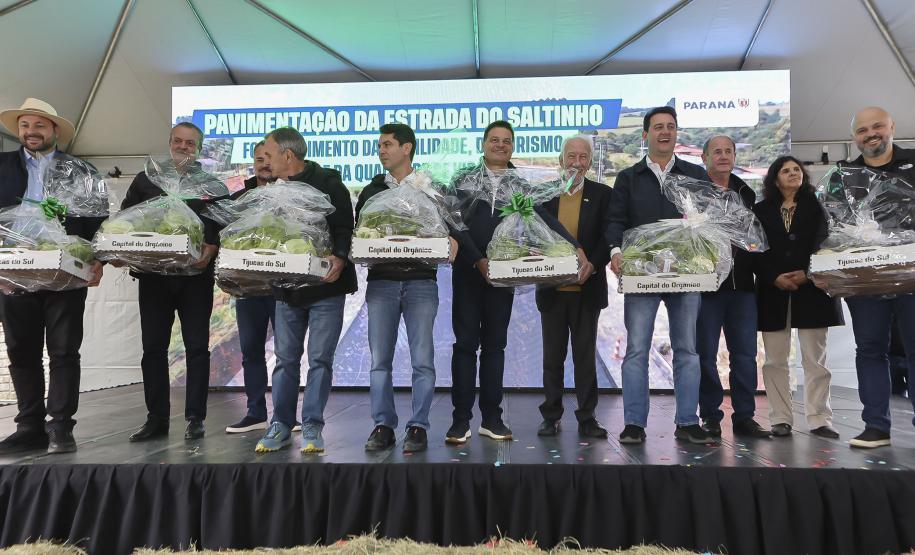 Ratinho Junior libera R$ 90,7 milhões para pavimentação de estrada turística e outras obras em Tijucas do Sul