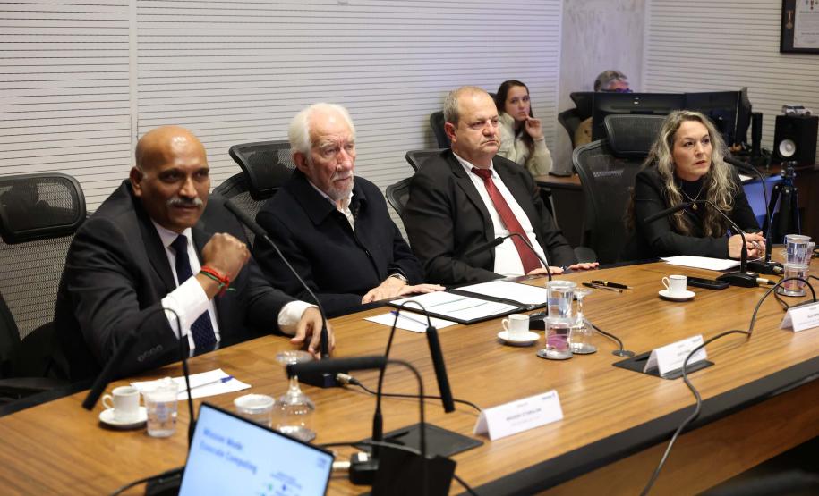 Vice-governador recebe comitiva da Índia para debater instalação de supercomputadores no Paraná