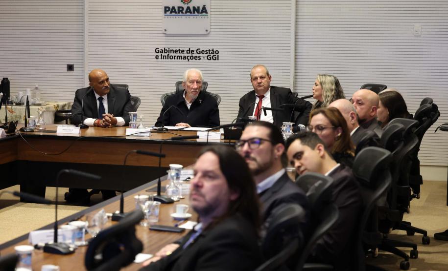 Vice-governador recebe comitiva da Índia para debater instalação de supercomputadores no Paraná