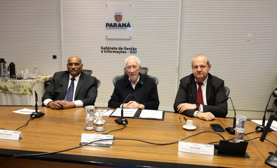 Vice-governador recebe comitiva da Índia para debater instalação de supercomputadores no Paraná