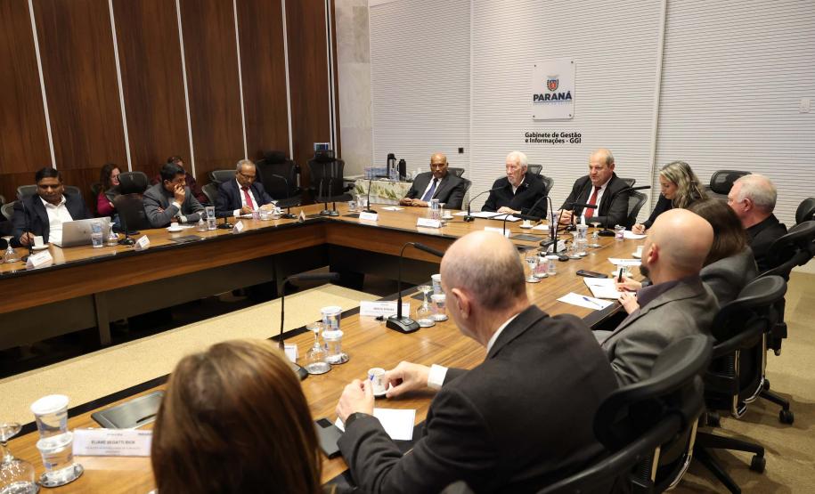 Vice-governador recebe comitiva da Índia para debater instalação de supercomputadores no Paraná