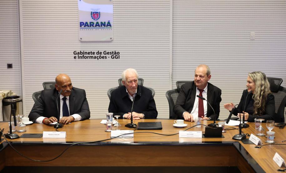 Vice-governador recebe comitiva da Índia para debater instalação de supercomputadores no Paraná