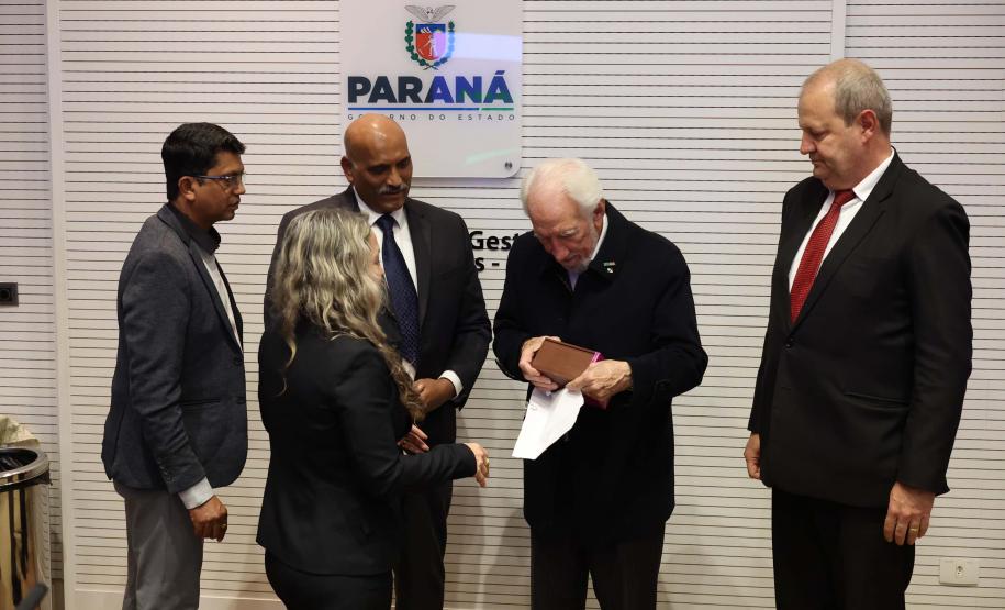 Vice-governador recebe comitiva da Índia para debater instalação de supercomputadores no Paraná